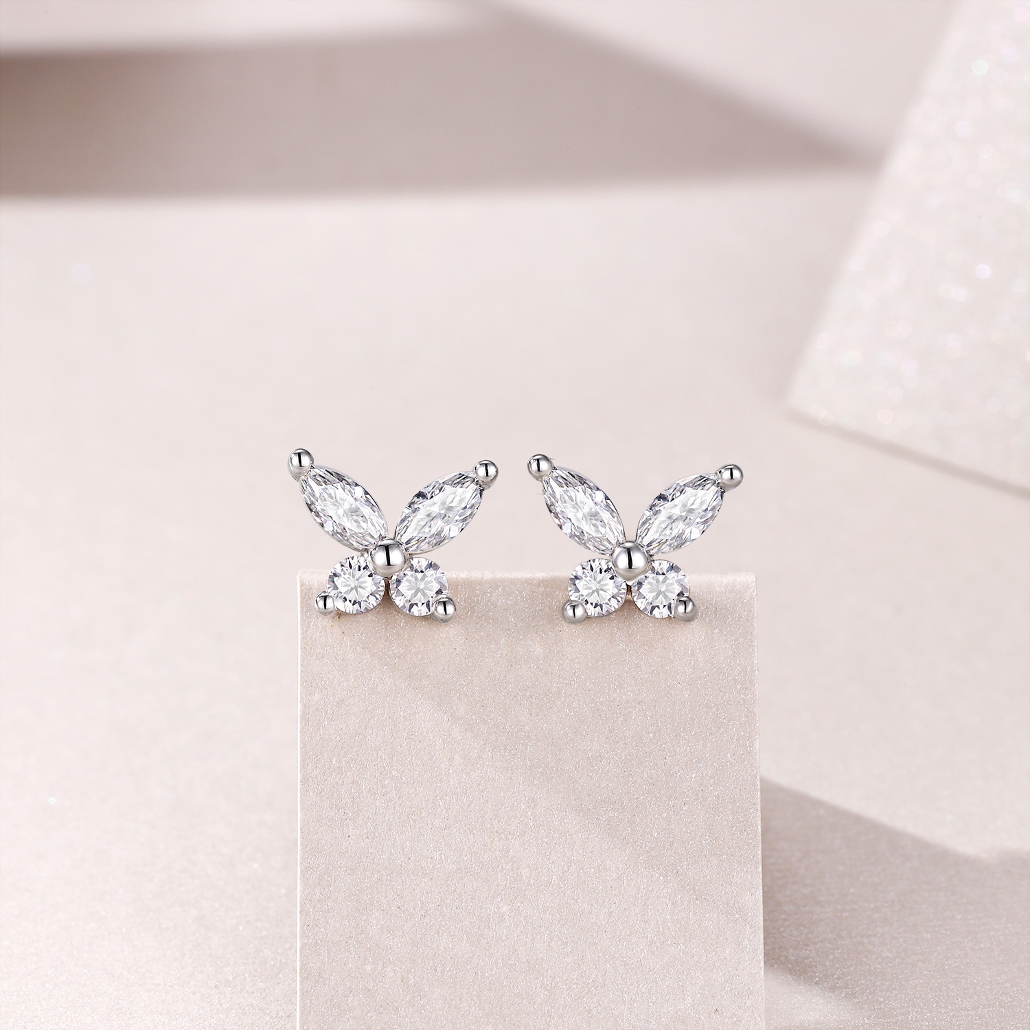 Top-quality Moissanite Luxury And Fashionable Light Luxury Jewelry Silver Stud Earrings