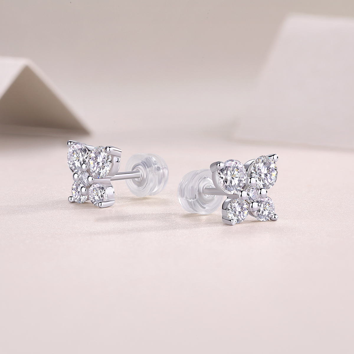 Top-quality Moissanite Luxury And Fashionable Light Luxury Jewelry Silver Stud Earrings