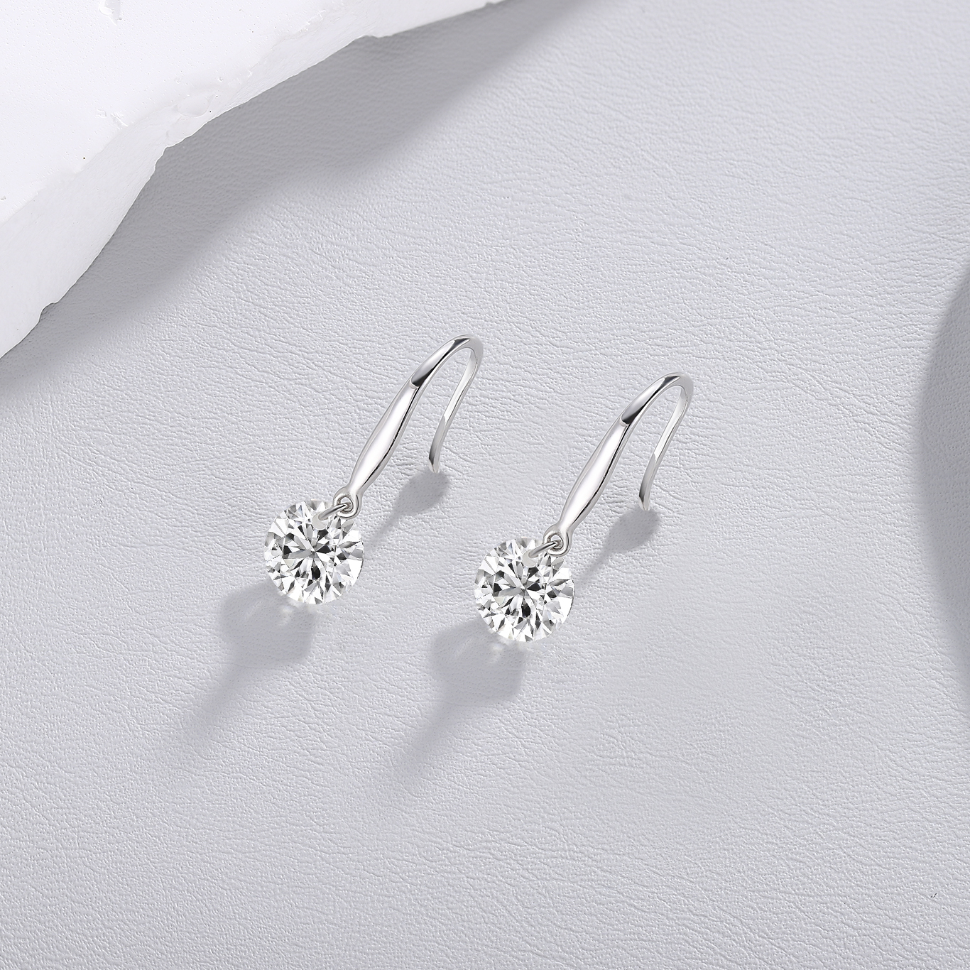 Top-quality Moissanite Luxury And Fashionable Light Luxury Jewelry Silver Stud Earrings
