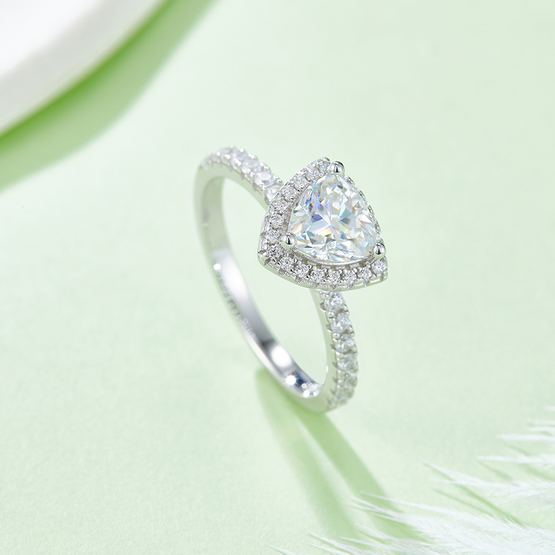Triangular Moissanite Set With Top-quality Moissanite Luxury And Fashionable Light Luxury