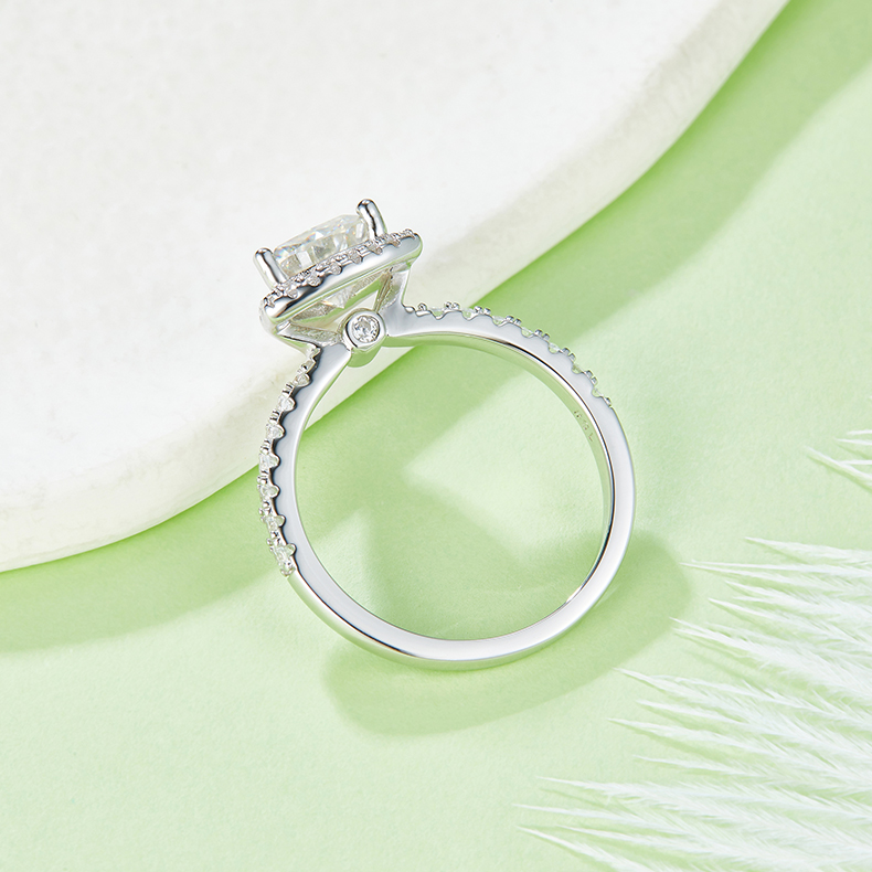 Triangular Moissanite Set With Top-quality Moissanite Luxury And Fashionable Light Luxury