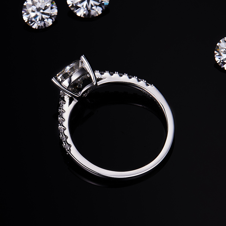 Triangular Moissanite Set With Top-quality Moissanite Luxury And Fashionable Light Luxury