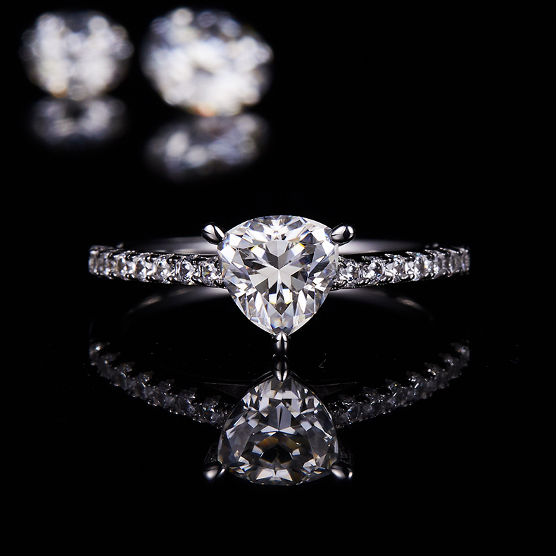 Triangular Moissanite Set With Top-quality Moissanite Luxury And Fashionable Light Luxury
