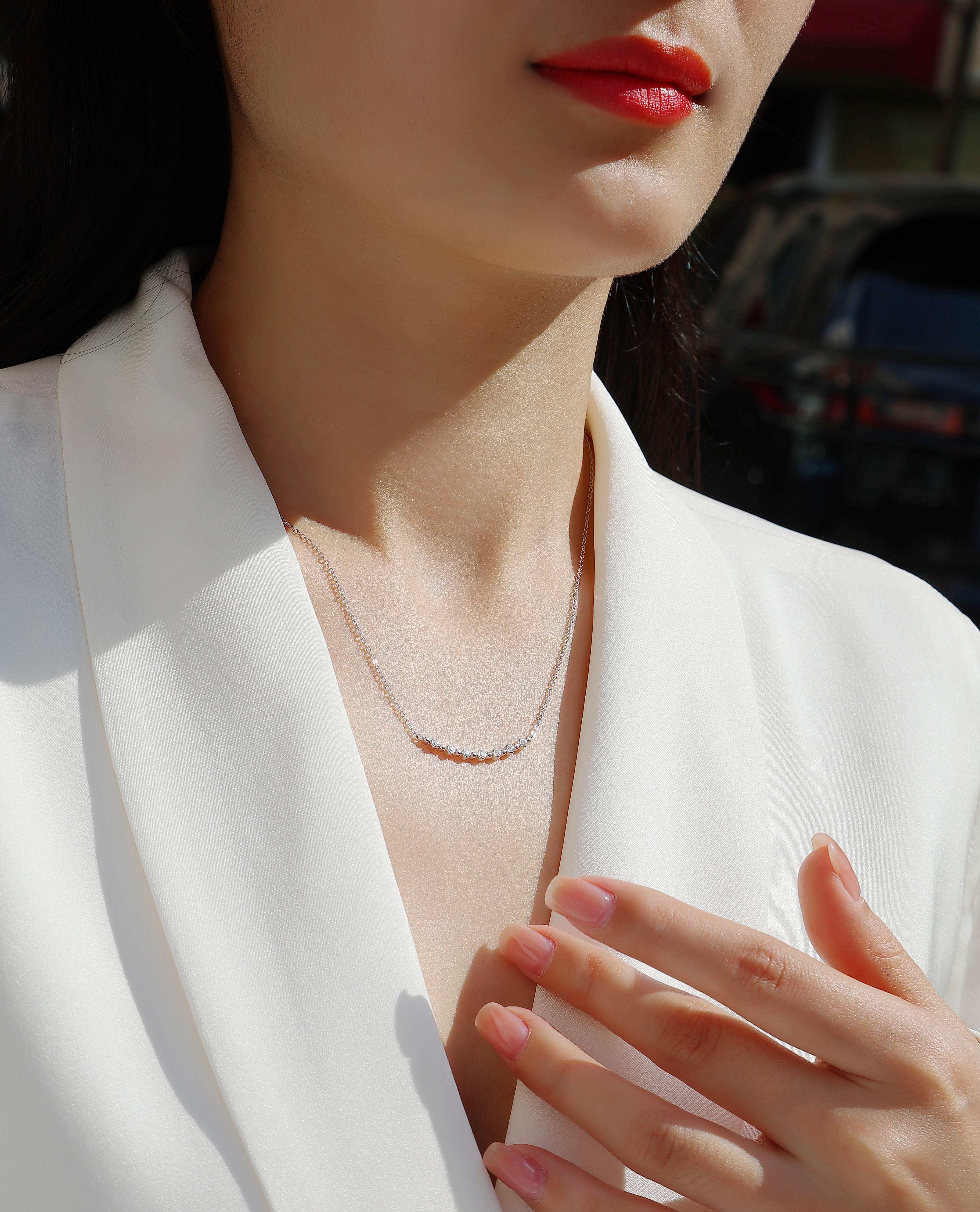 White Moon Stars - A Fashionable And Light Luxury Jewelry Pendant Necklace Set With