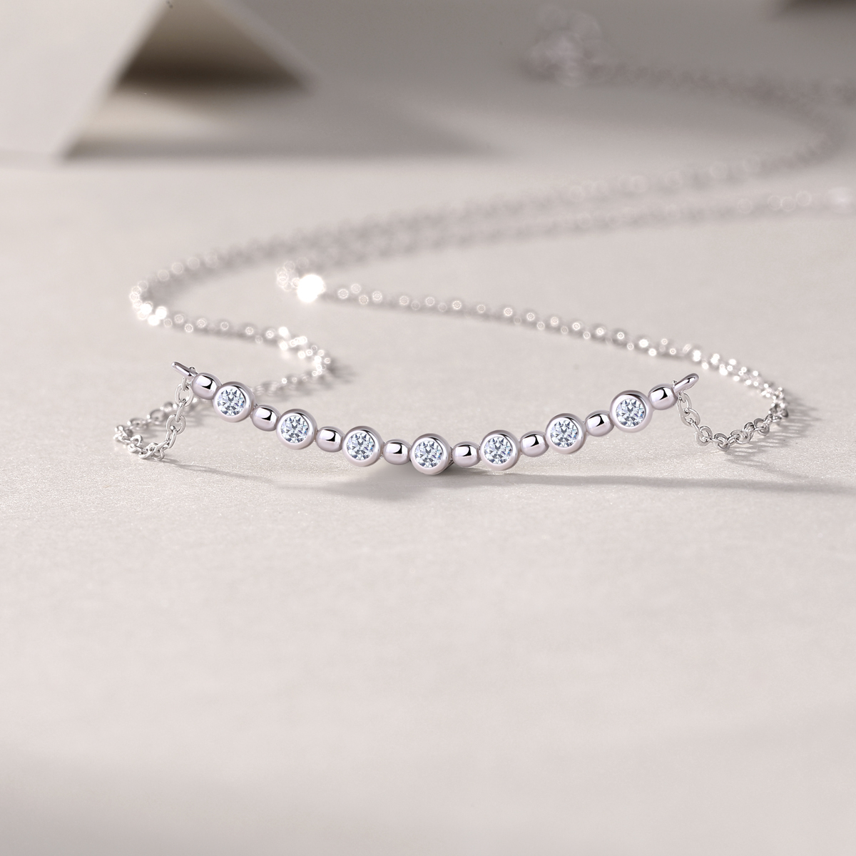 White Moon Stars - A Fashionable And Light Luxury Jewelry Pendant Necklace Set With