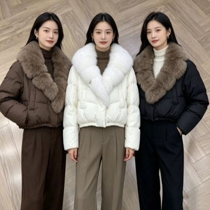 Women's Detachable-hood High-waisted Short Puffer Coat With A Large Fur Collar