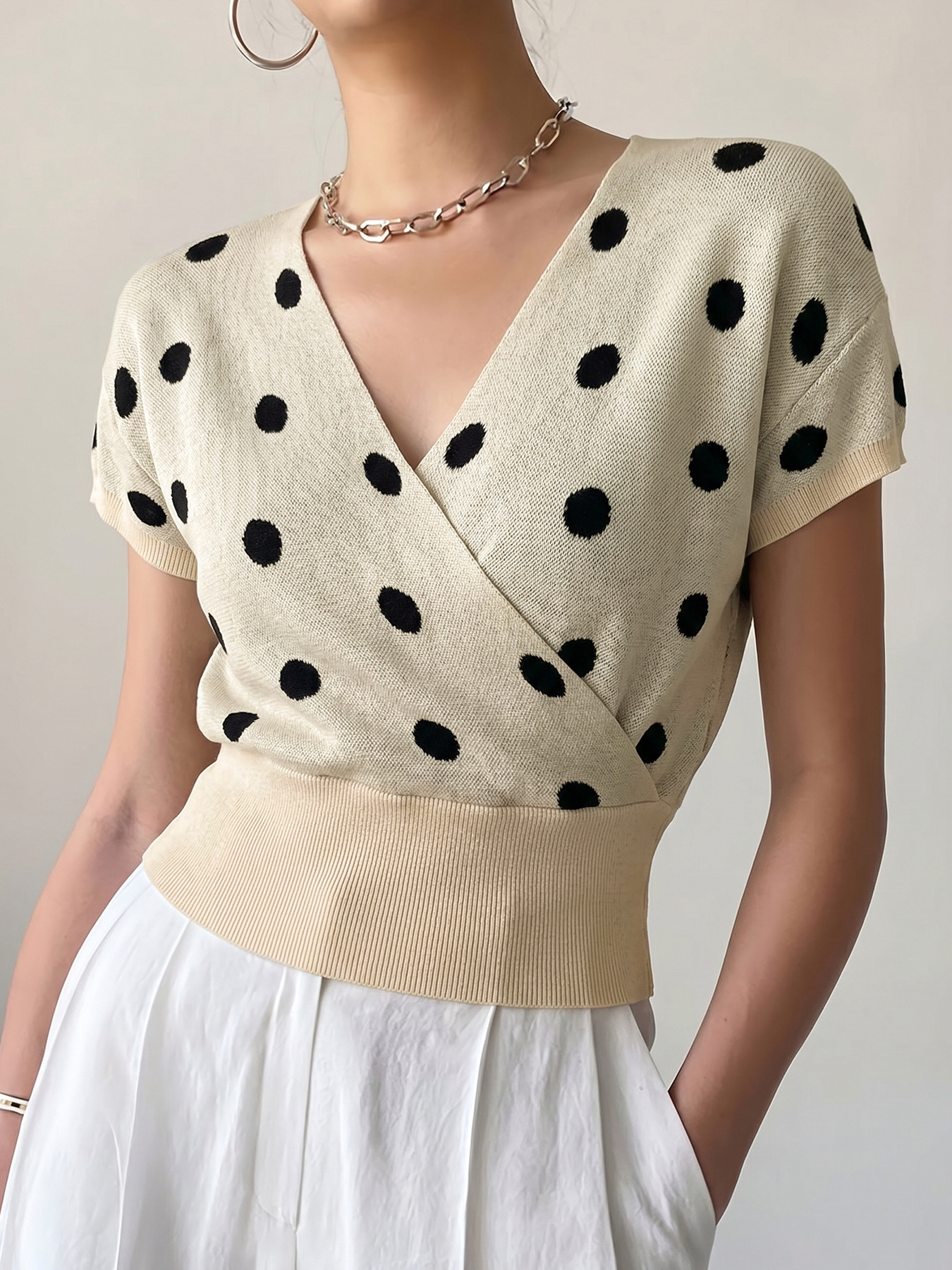 Women's Polka-Dot V-Neck Knitted Short-Sleeve Top