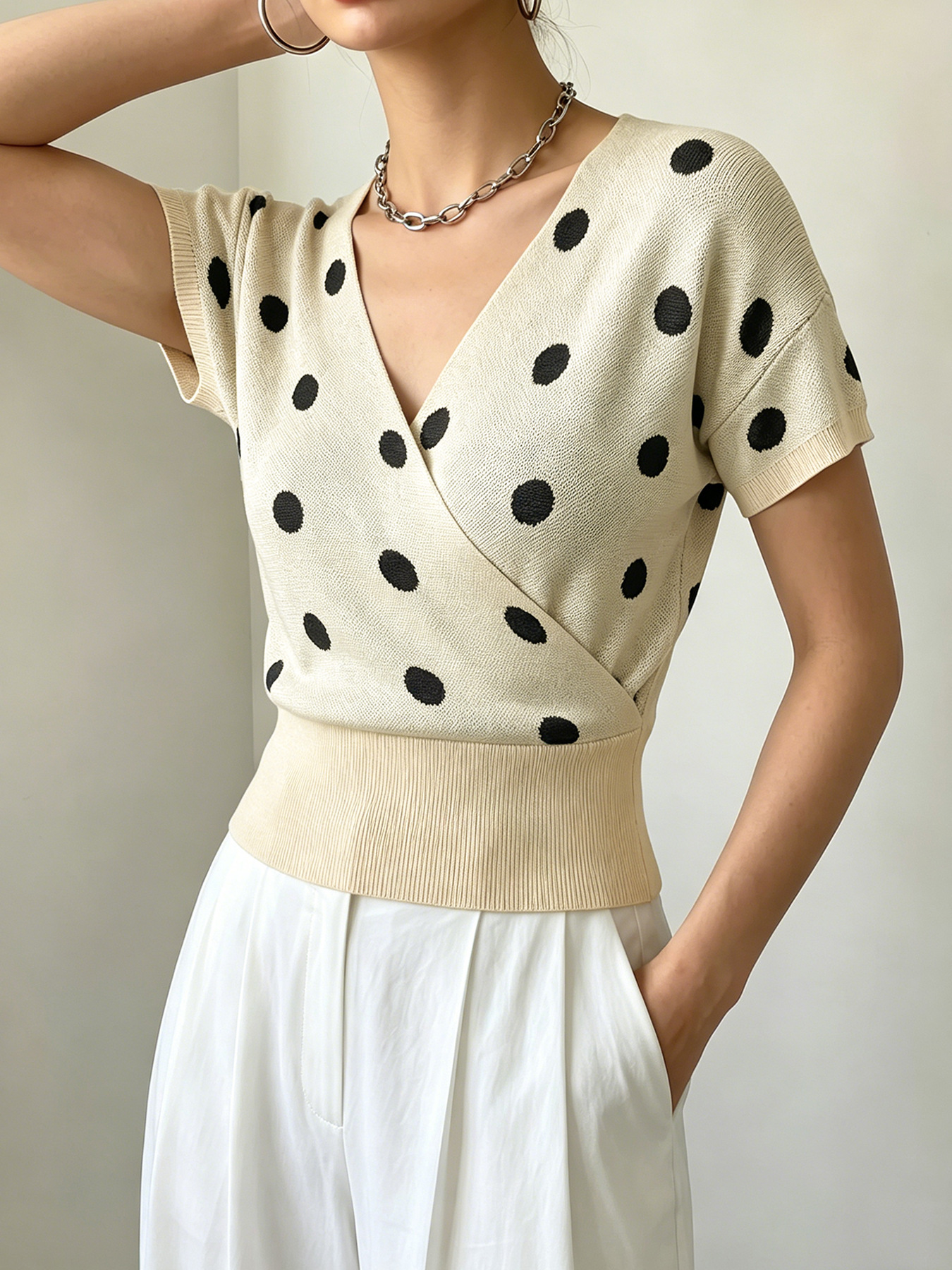 Women's Polka-Dot V-Neck Knitted Short-Sleeve Top