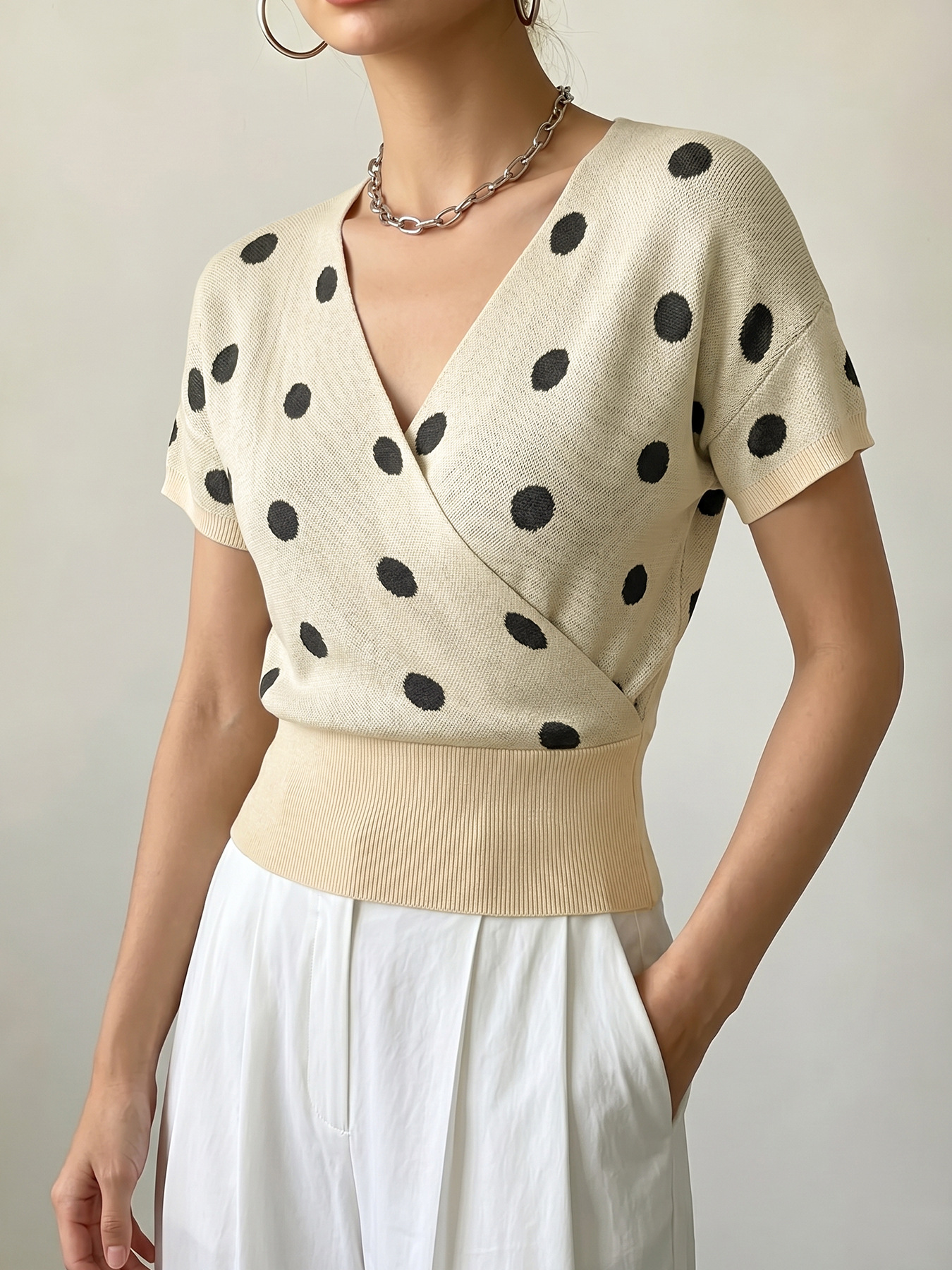 Women's Polka-Dot V-Neck Knitted Short-Sleeve Top