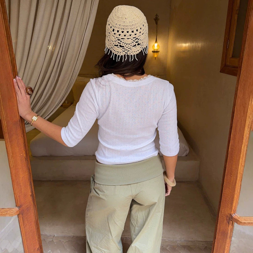 Gespleißtes Slim-Fit-Oberteil mit mittellangen Ärmeln für Damen mit V-Ausschnitt