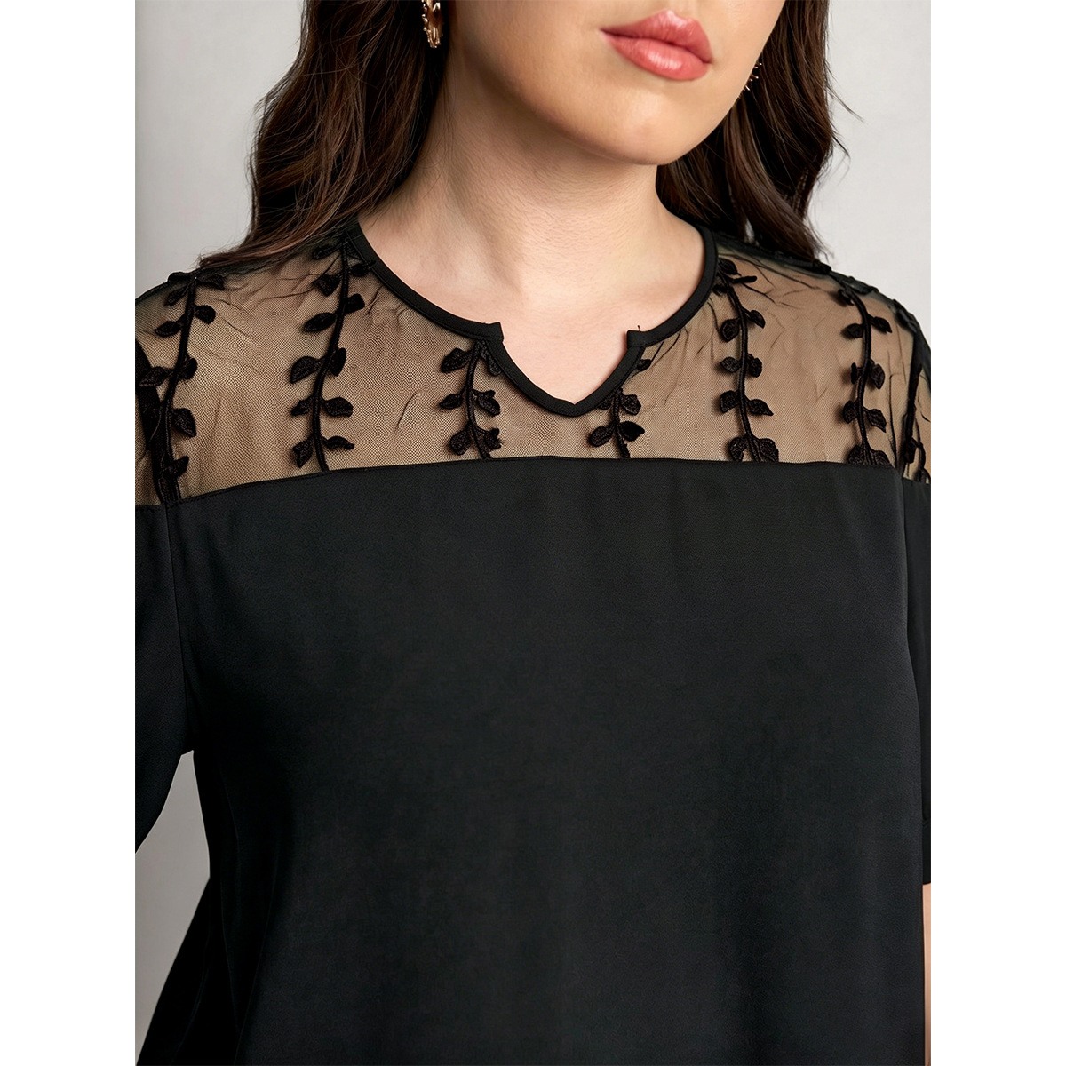 Womens Summer V-Neck Lace-Patch Top