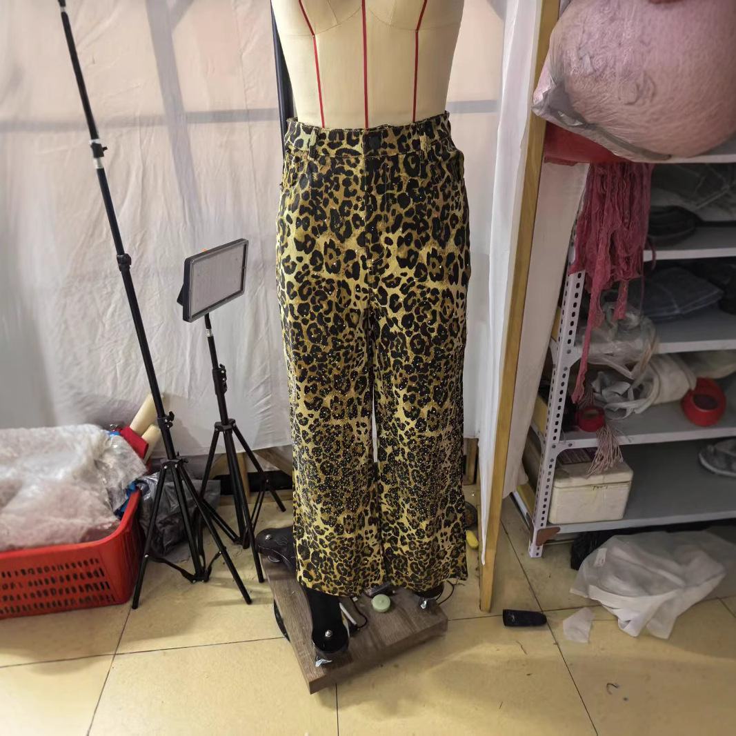 Womens Wide-leg Loose-fit Leopard-print Jeans